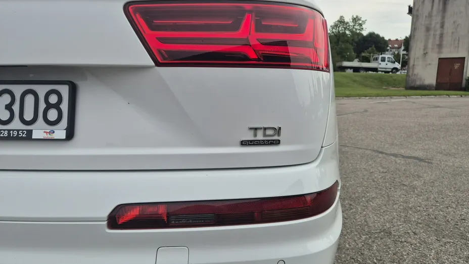 AUDI Q7 -
