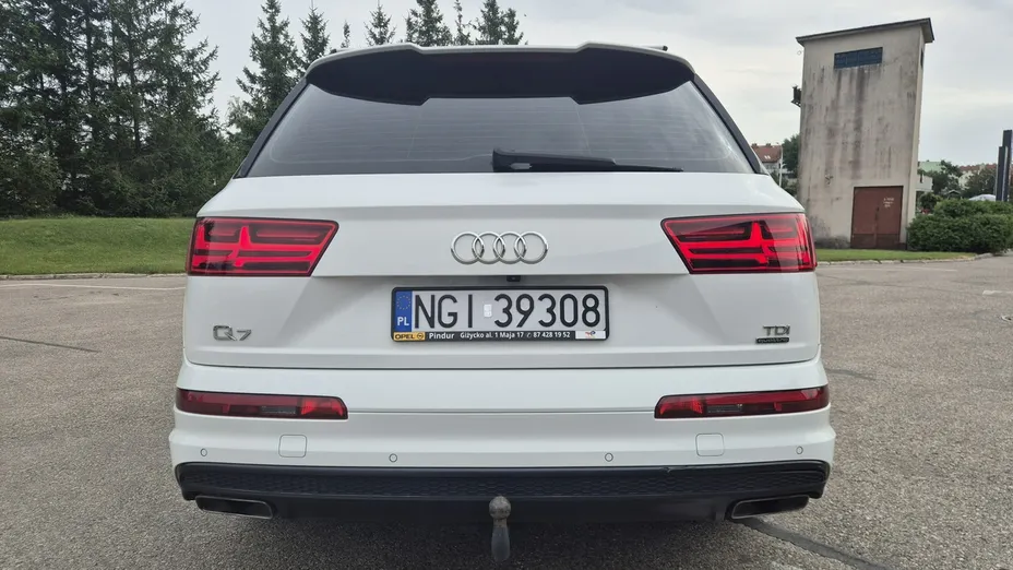 AUDI Q7 -