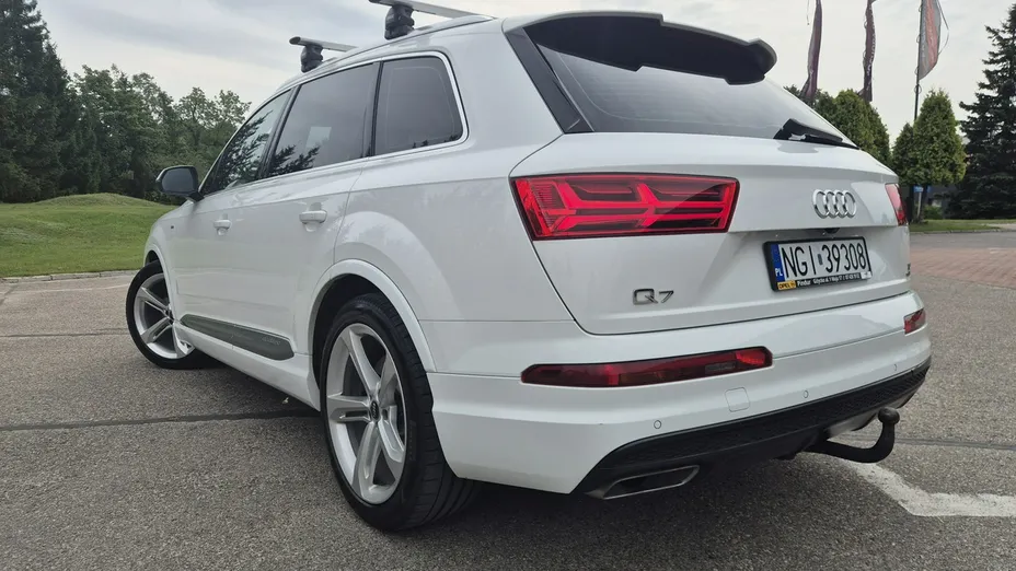 AUDI Q7 -