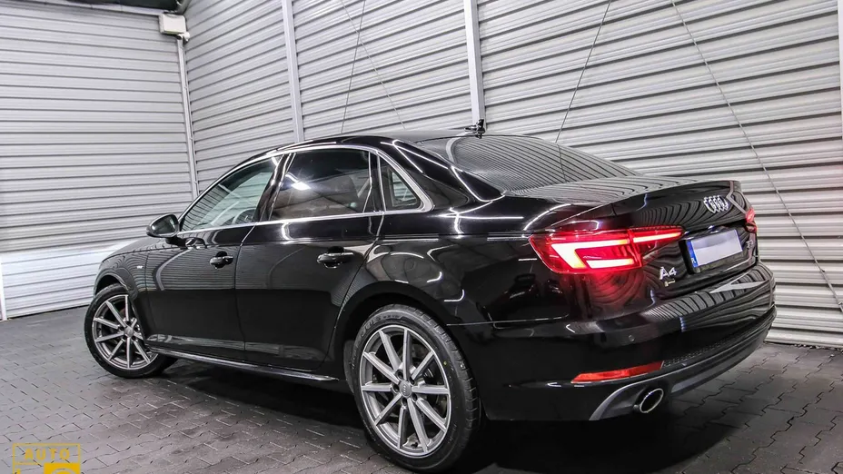 AUDI A4 -