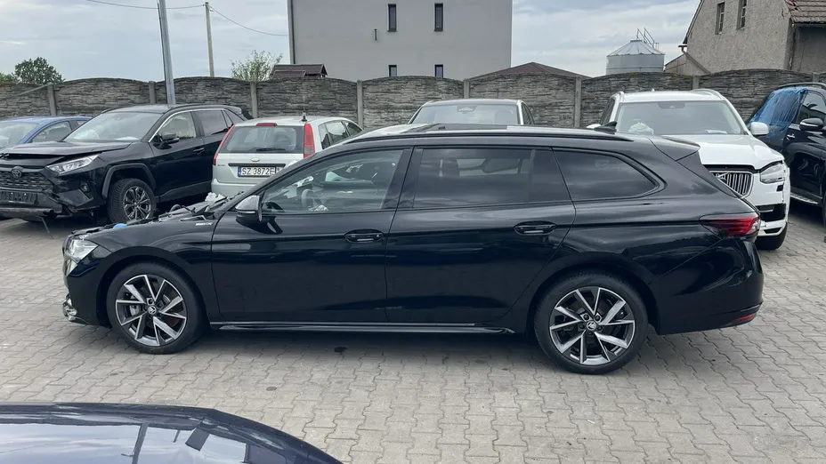 SKODA Superb -