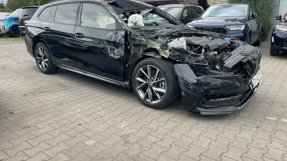 SKODA Superb -