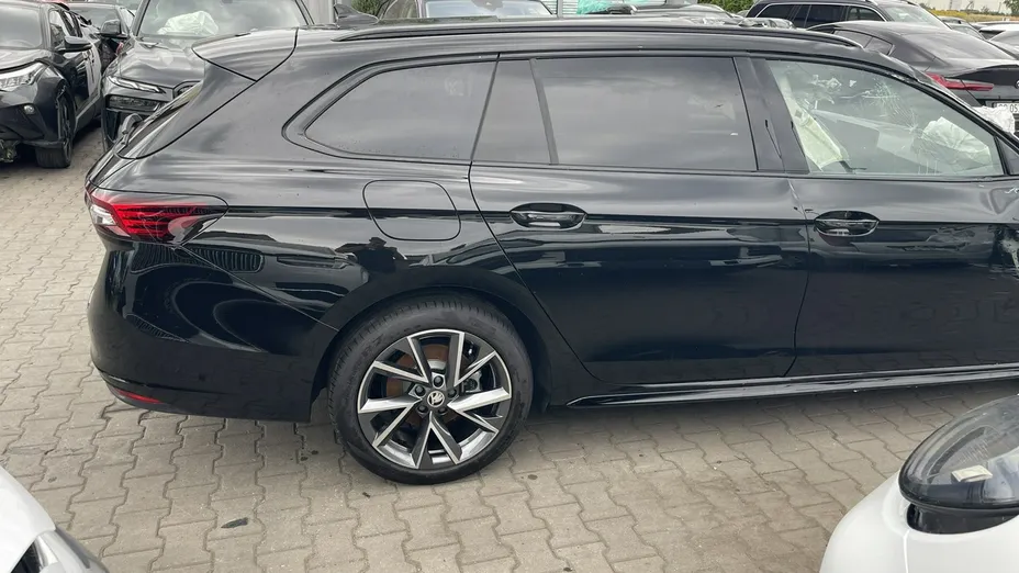SKODA Superb -