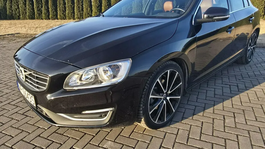VOLVO S60 -