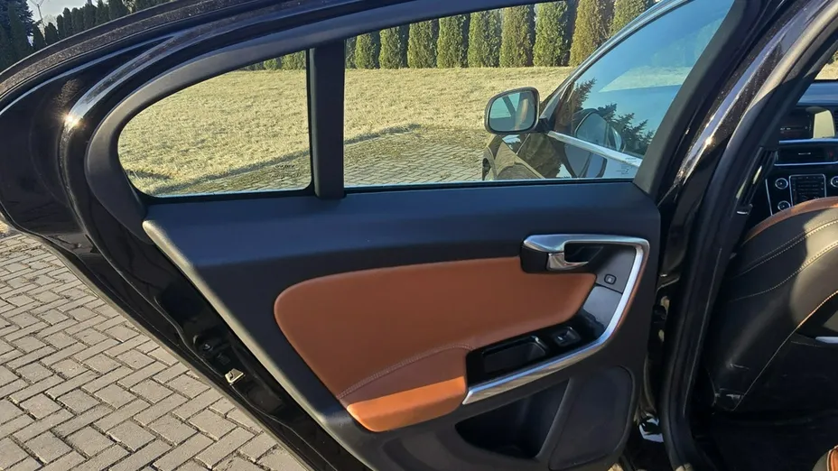 VOLVO S60 -