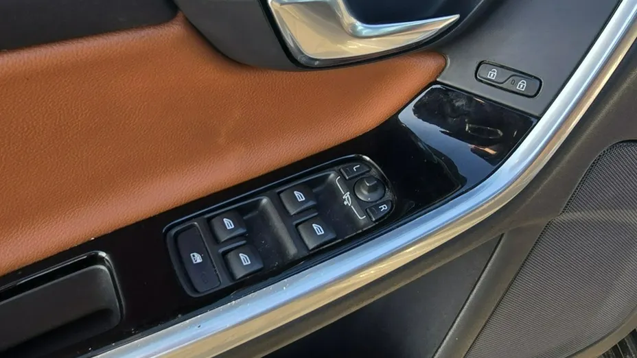 VOLVO S60 -