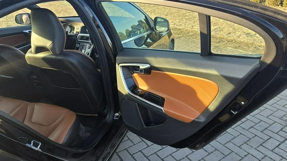 VOLVO S60 -