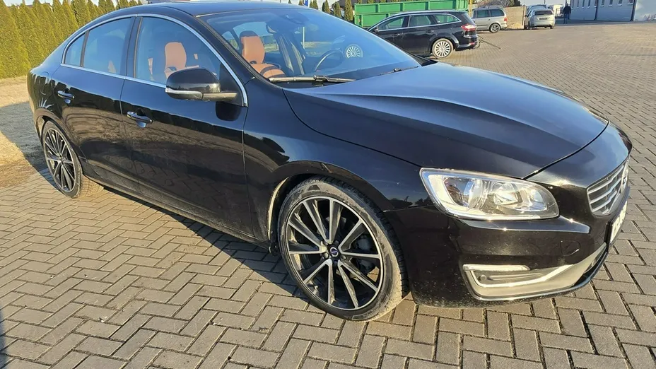 VOLVO S60 -