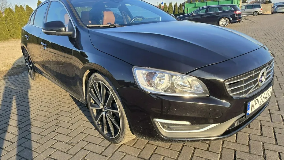 VOLVO S60 -