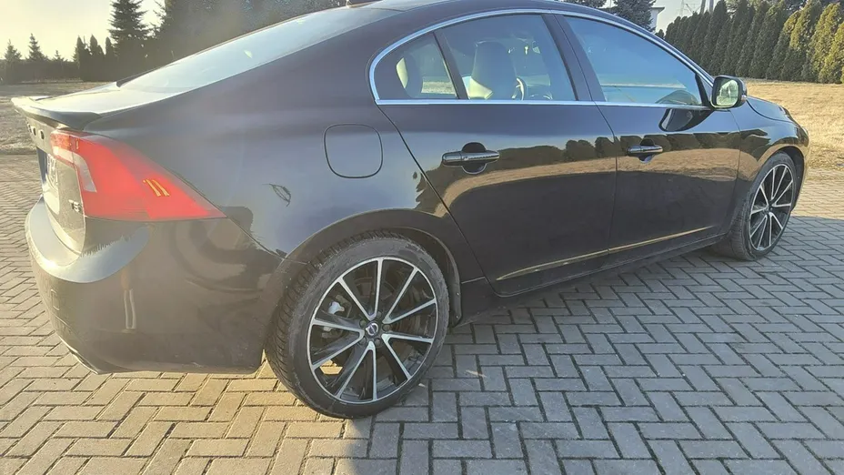 VOLVO S60 -