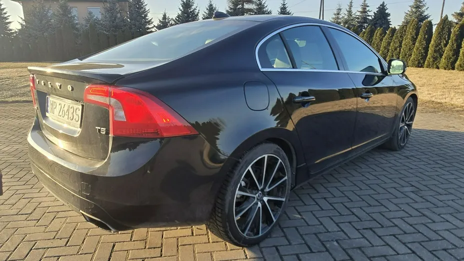 VOLVO S60 -