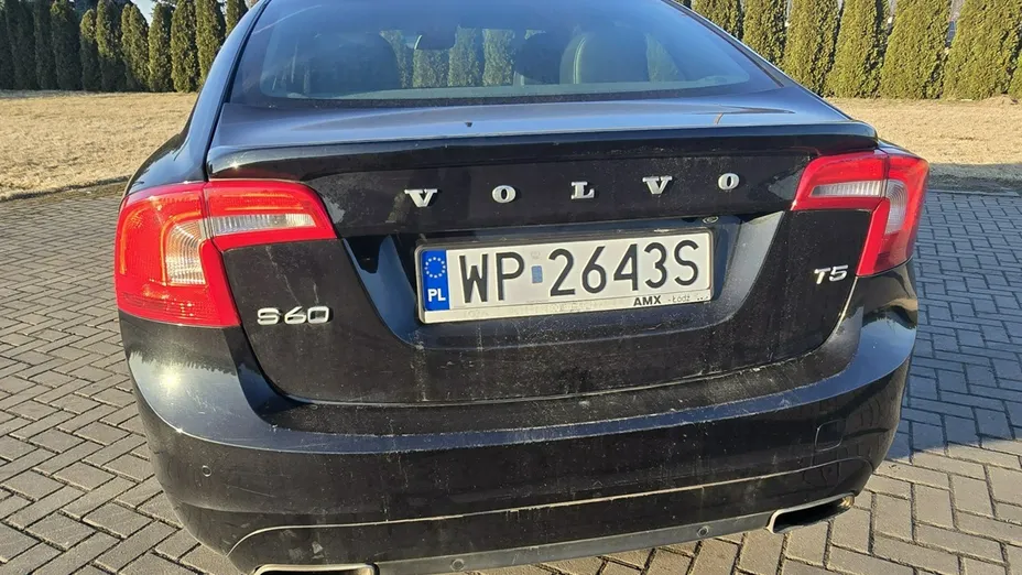 VOLVO S60 -