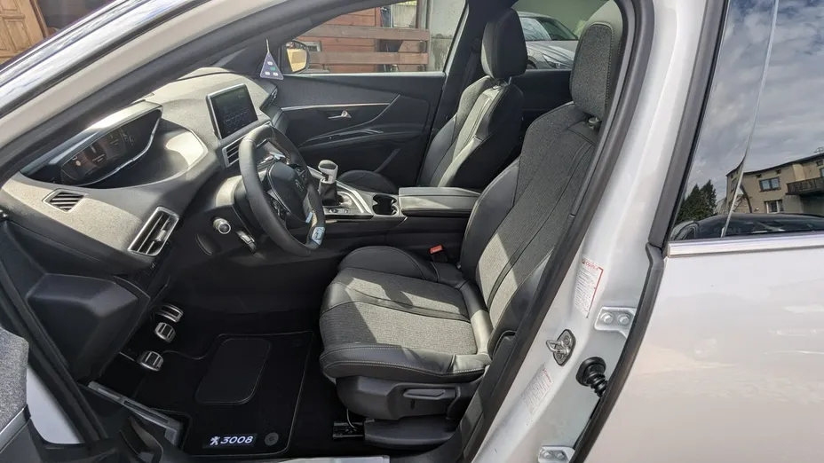PEUGEOT 3008 -