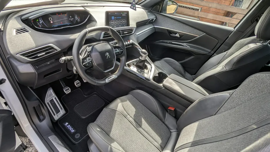 PEUGEOT 3008 -