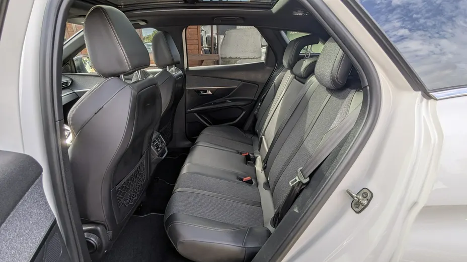 PEUGEOT 3008 -