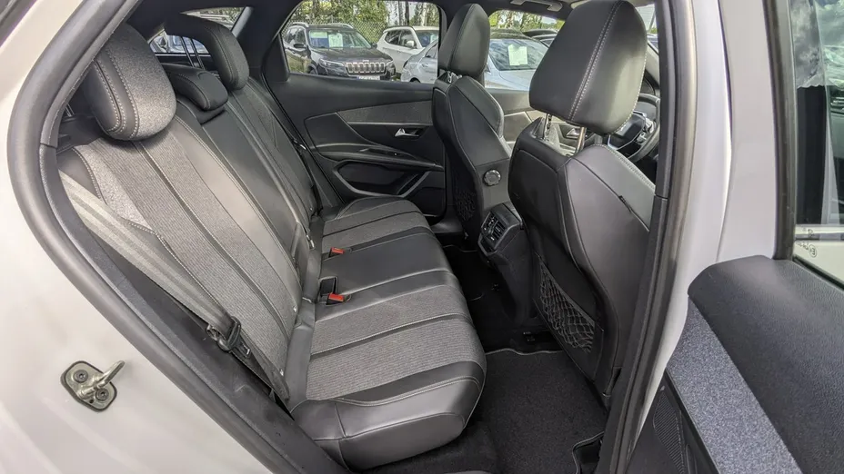PEUGEOT 3008 -