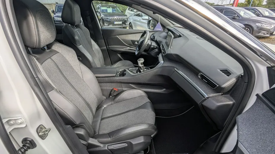 PEUGEOT 3008 -