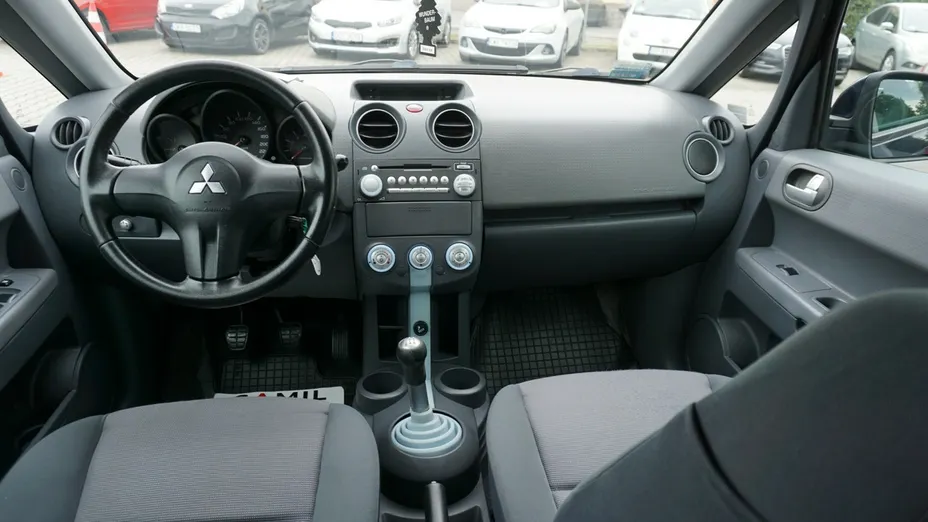 MITSUBISHI Colt -