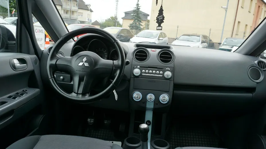 MITSUBISHI Colt -