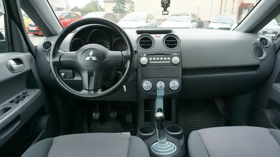 MITSUBISHI Colt -