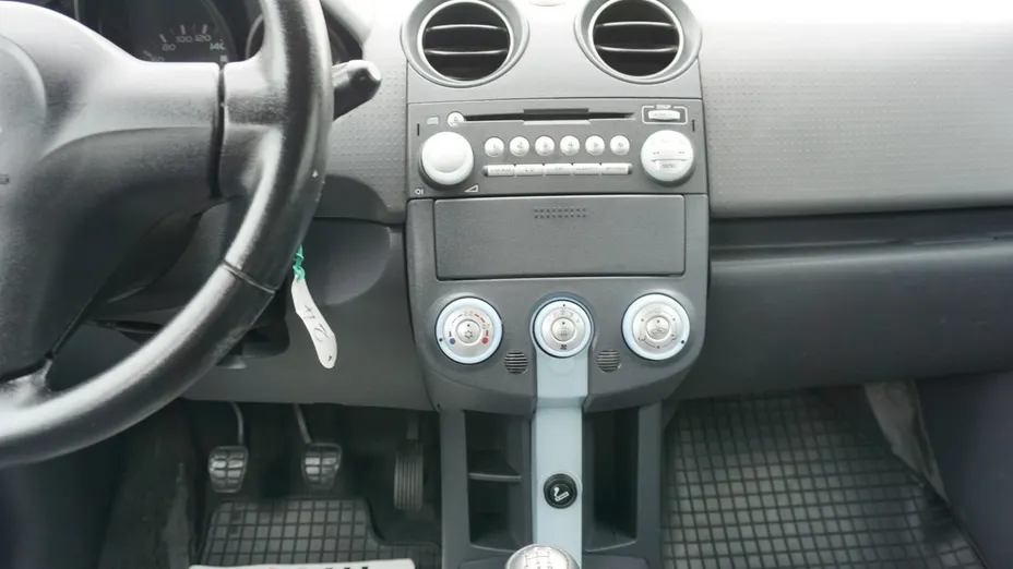 MITSUBISHI Colt -