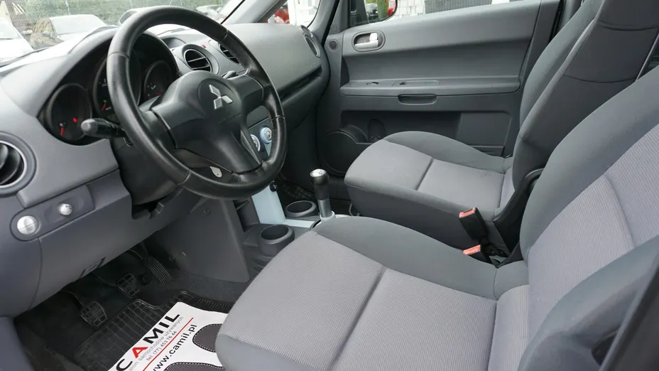 MITSUBISHI Colt -