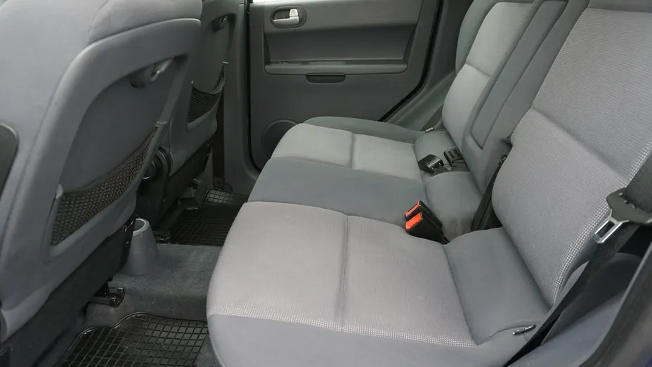 MITSUBISHI Colt -