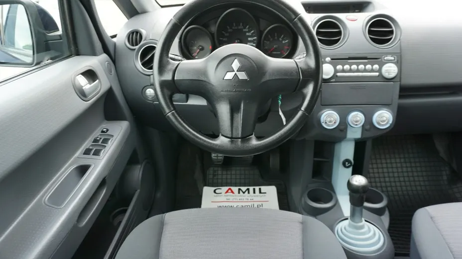 MITSUBISHI Colt -