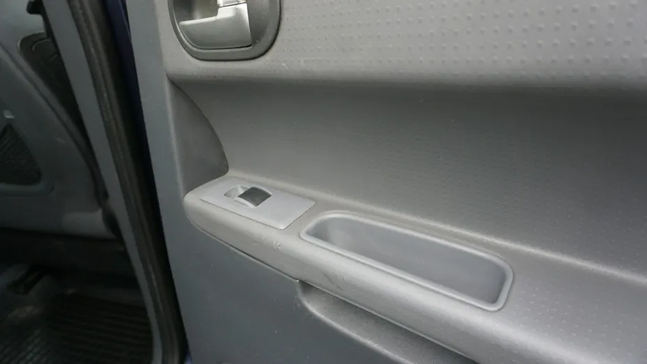 MITSUBISHI Colt -
