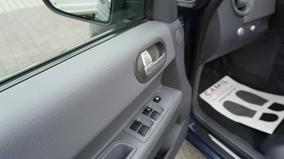 MITSUBISHI Colt -