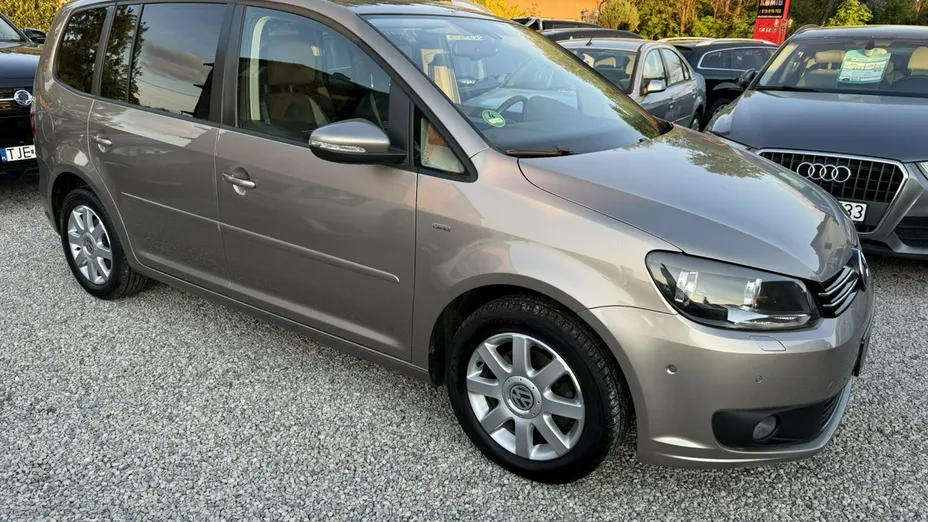 VOLKSWAGEN Touran -