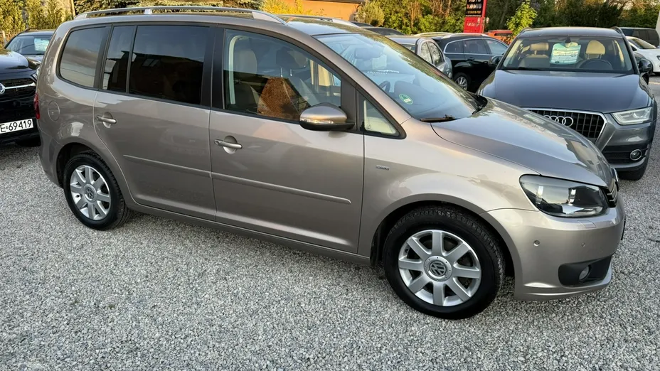 VOLKSWAGEN Touran -