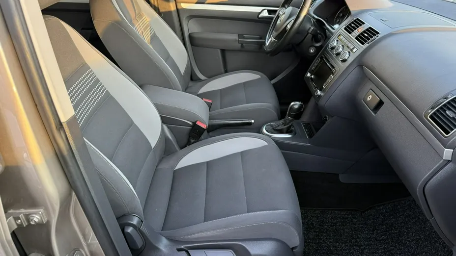 VOLKSWAGEN Touran -