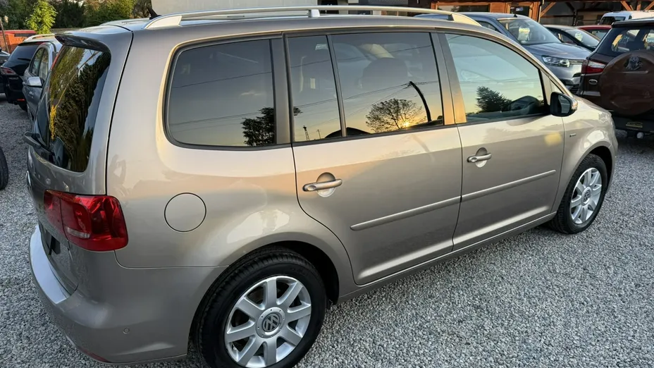 VOLKSWAGEN Touran -