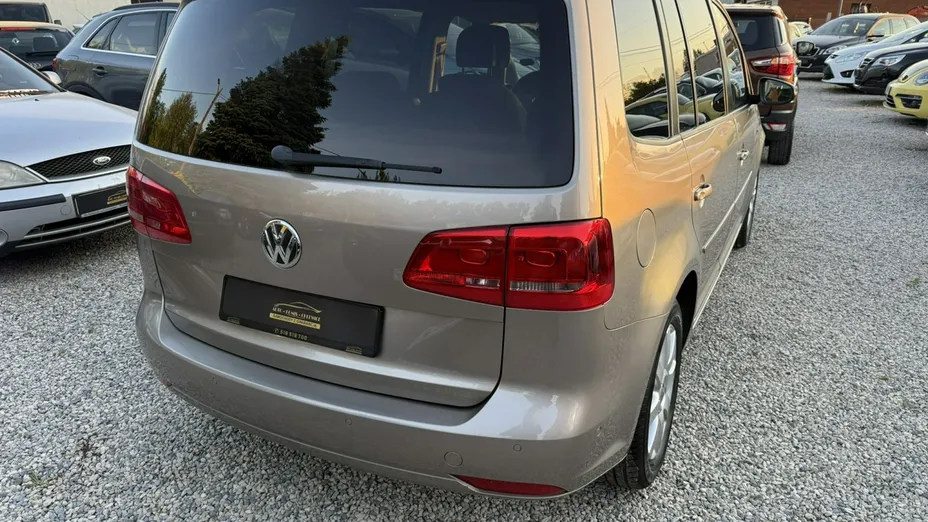 VOLKSWAGEN Touran -