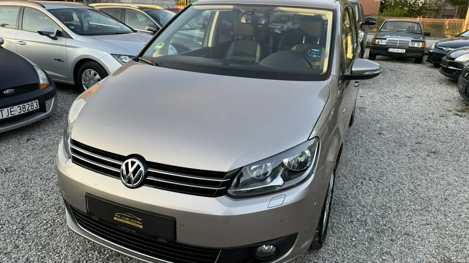 VOLKSWAGEN Touran -