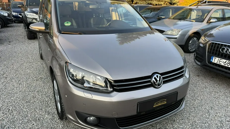 VOLKSWAGEN Touran -