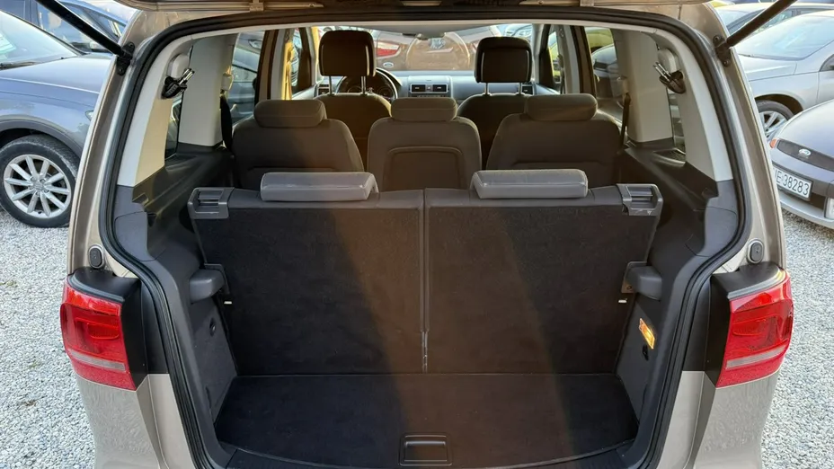 VOLKSWAGEN Touran -
