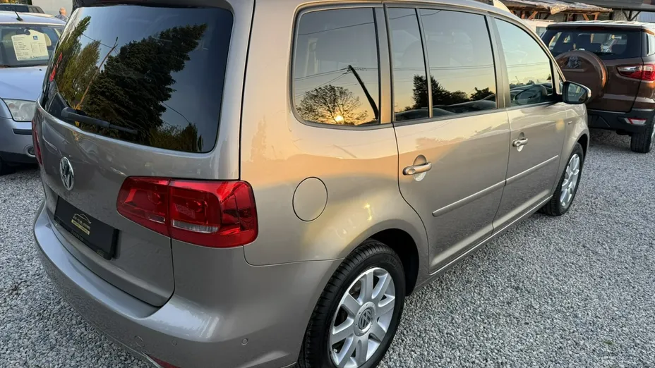 VOLKSWAGEN Touran -