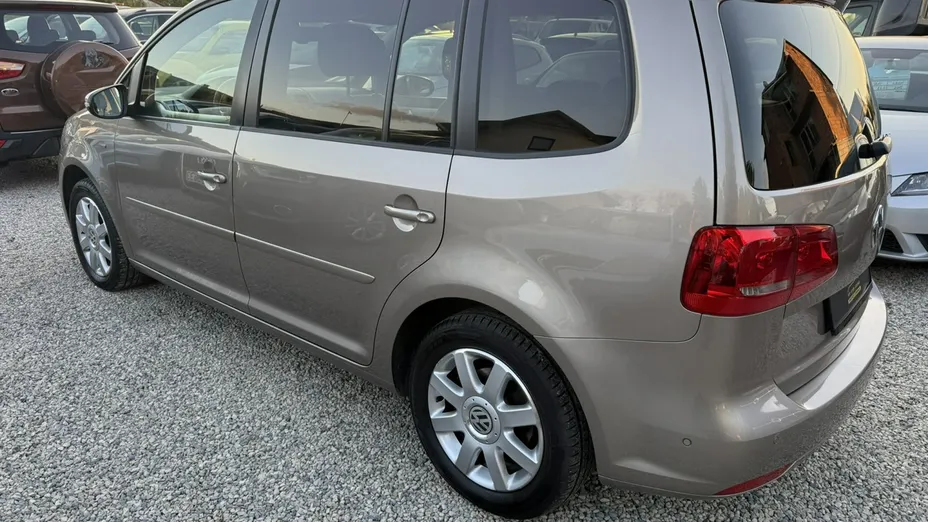 VOLKSWAGEN Touran -