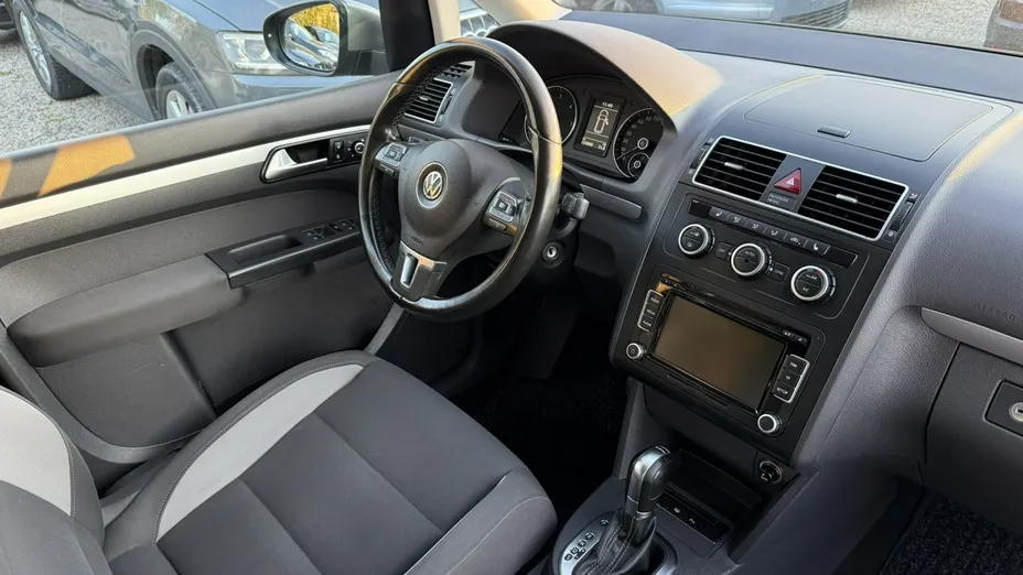 VOLKSWAGEN Touran -