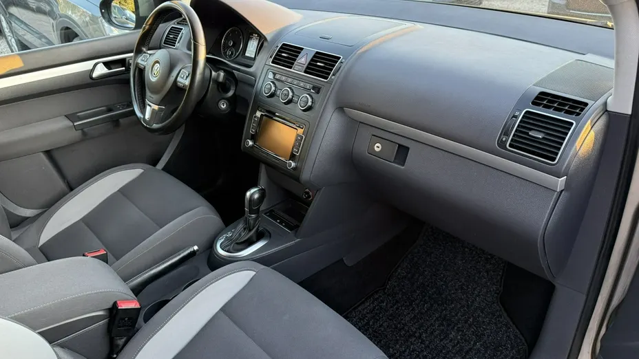VOLKSWAGEN Touran -