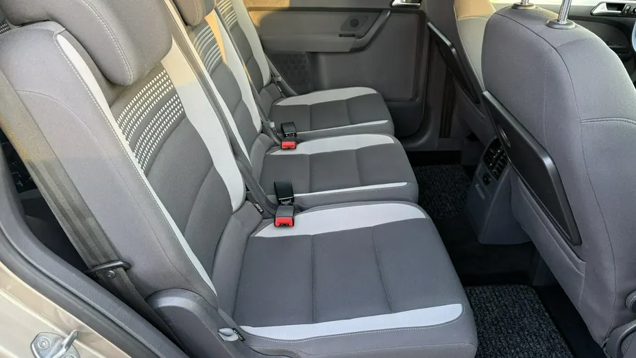VOLKSWAGEN Touran -