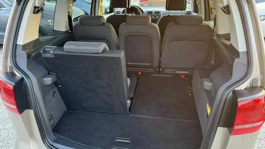 VOLKSWAGEN Touran -