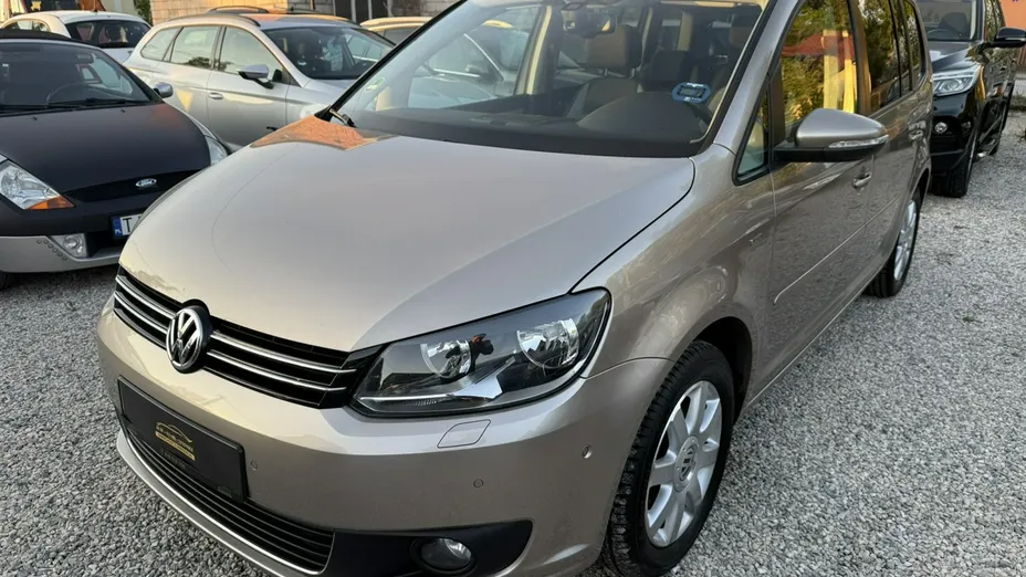 VOLKSWAGEN Touran -