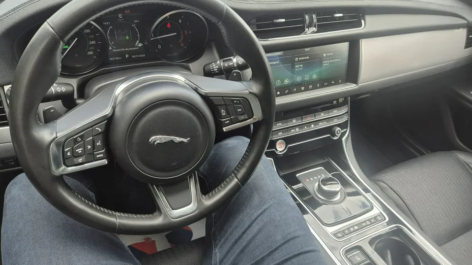 JAGUAR XF -