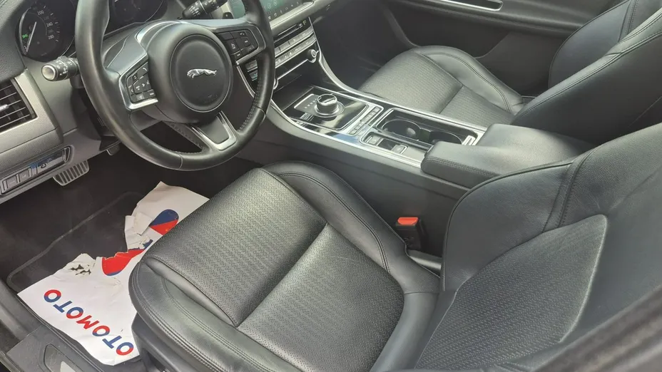 JAGUAR XF -