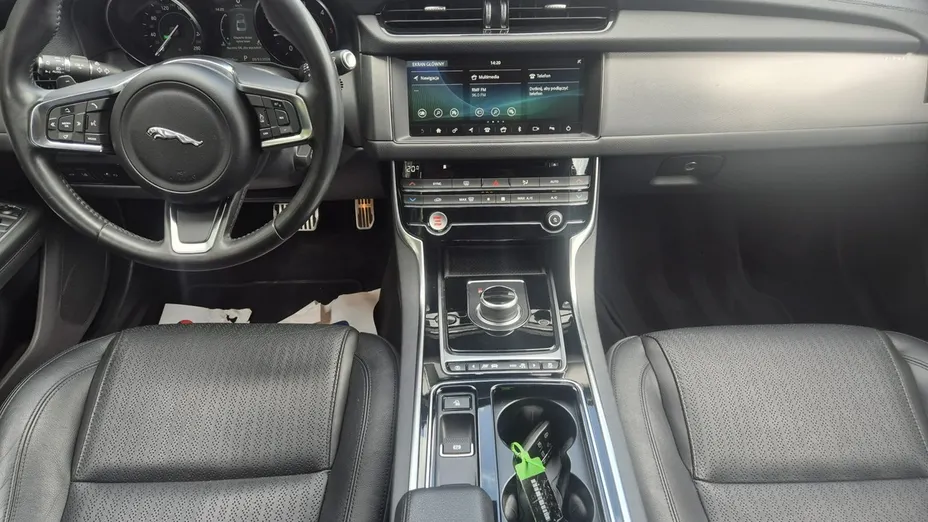JAGUAR XF -