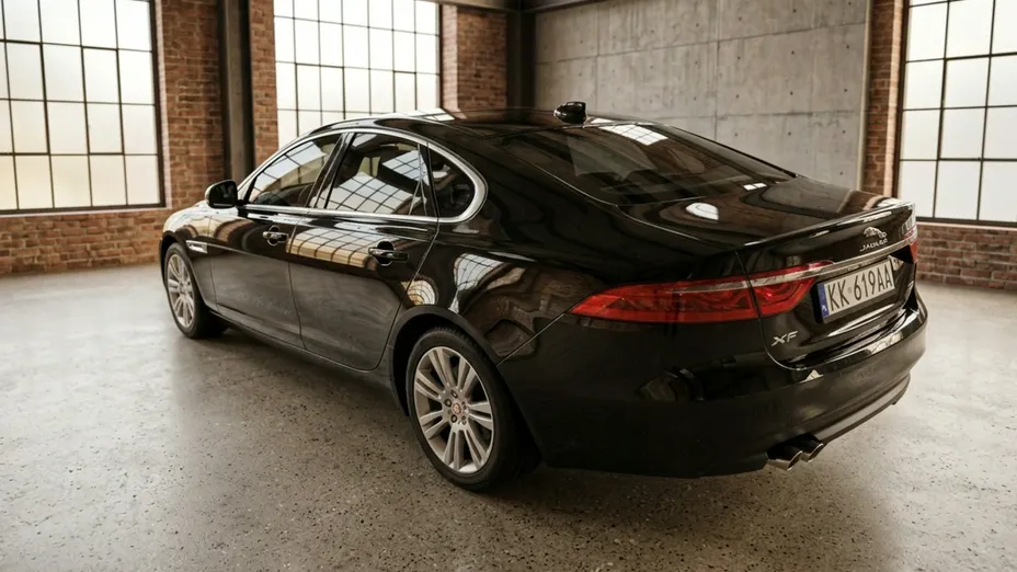 JAGUAR XF -