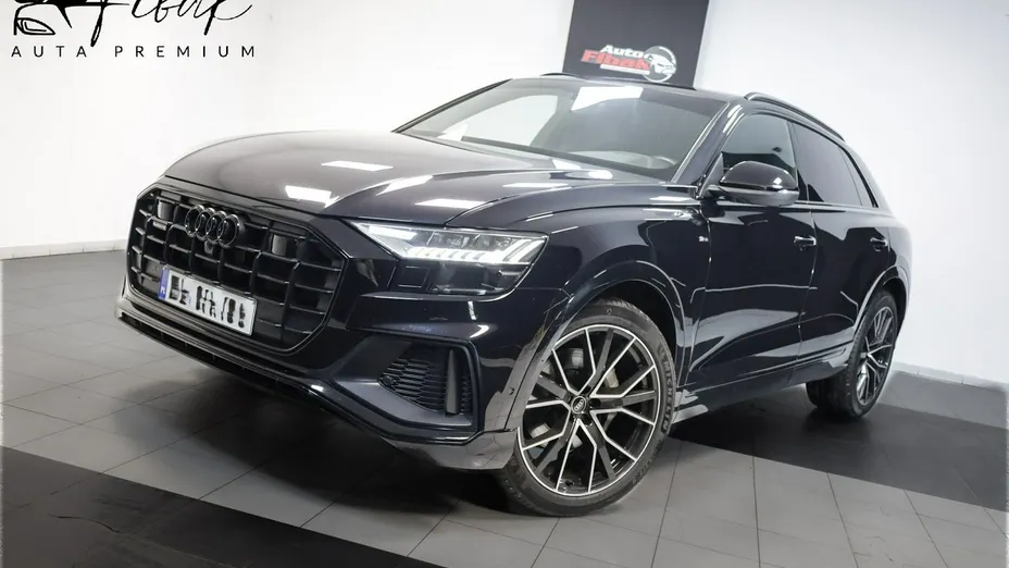 AUDI Q8 -